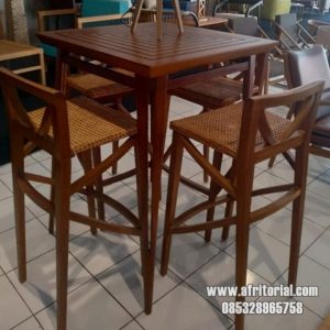 Meja Makan kotak untuk cafe atau bar model minimalis