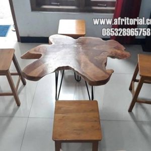 meja kafe meja taman meja ruang tamu 1 meja kayu jati 4 kursi kayu biasa kondisi barang masih bagus